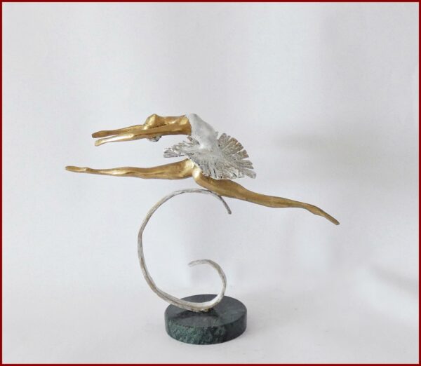 Ballerina in flight - immagine 3