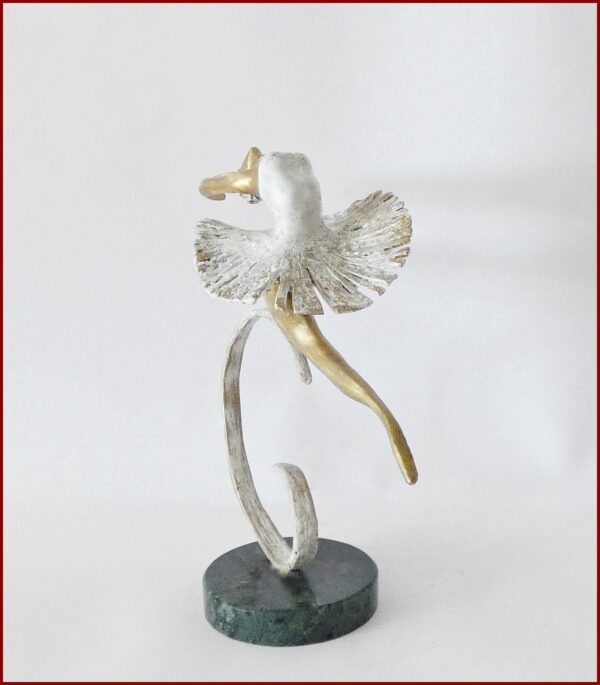 Ballerina in flight - immagine 5